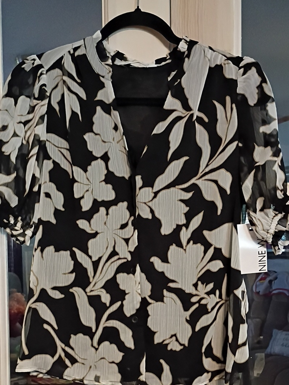 Nine West Black Floral V-Neck Puff Sleeve Blouse